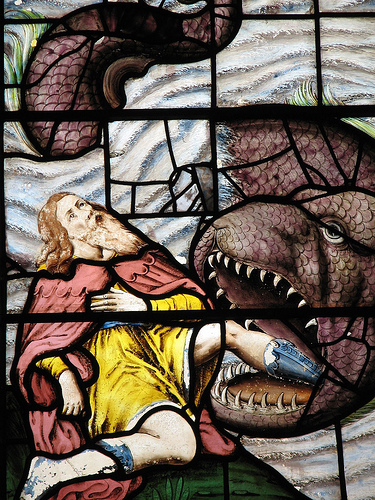 Abb. 1. (links) – Jonas wird  vom Wal verschlungen – eine typische Darstellung der Nachtmeerfahrt des Helden